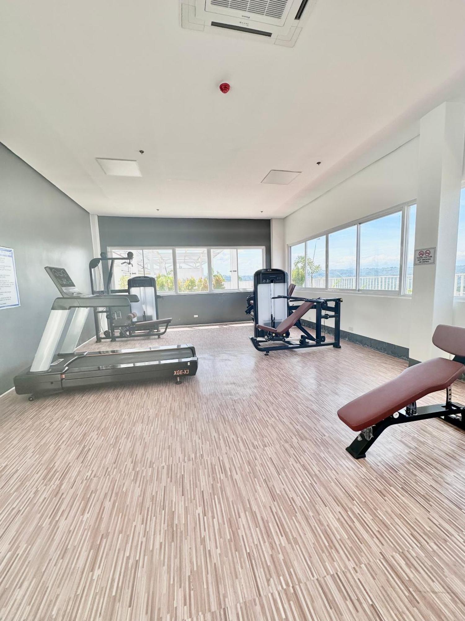 Aesthetic One Bedroom Beside Sm W Pool, Wifi And Netflix Cagayan de Oro Exterior photo