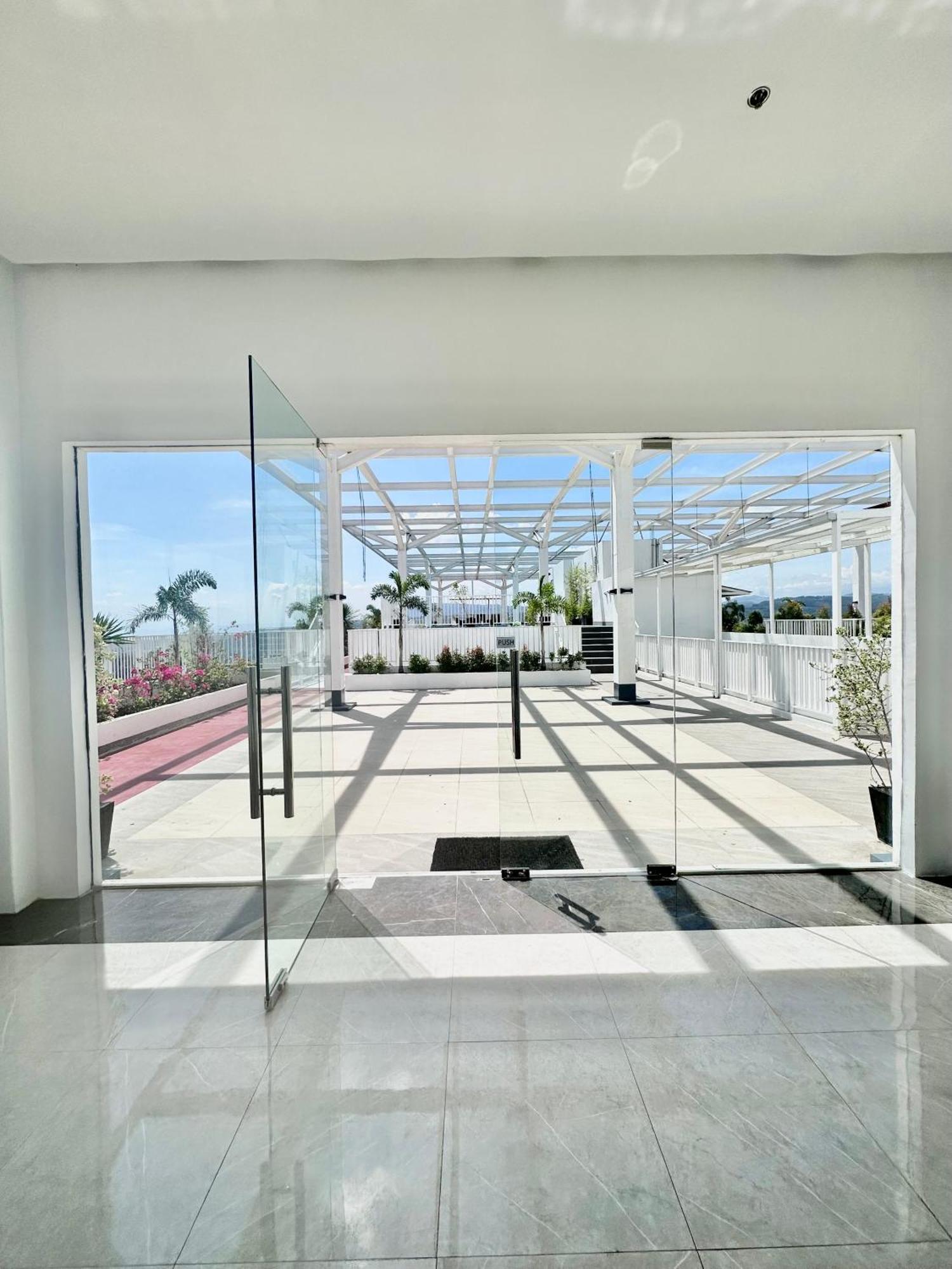 Aesthetic One Bedroom Beside Sm W Pool, Wifi And Netflix Cagayan de Oro Exterior photo